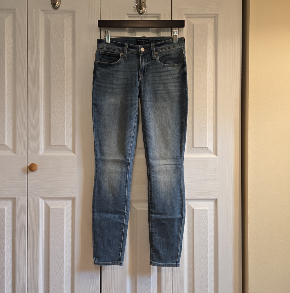 Lucky Brand Skinny Jeans in Faded Blue Wash